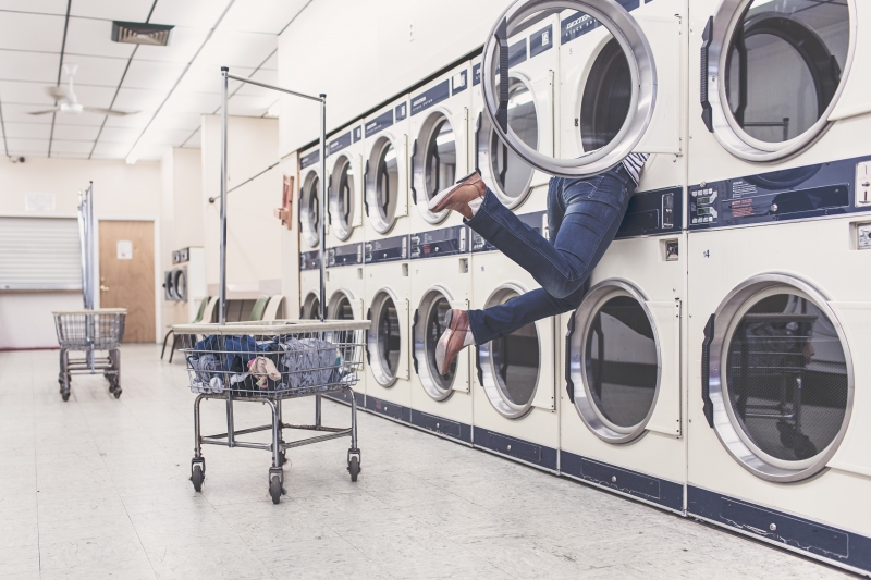 magasin-LA BOLLENE VESUBIE-min_people-woman-laundry-laundromat-interior-design-art-946996-pxhere.com